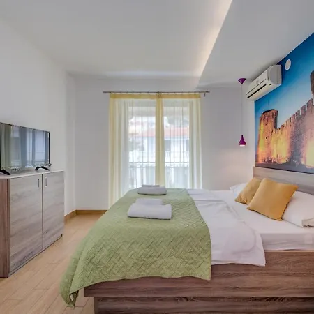 G Apartment *
