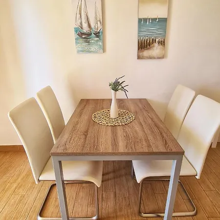 G Apartment *